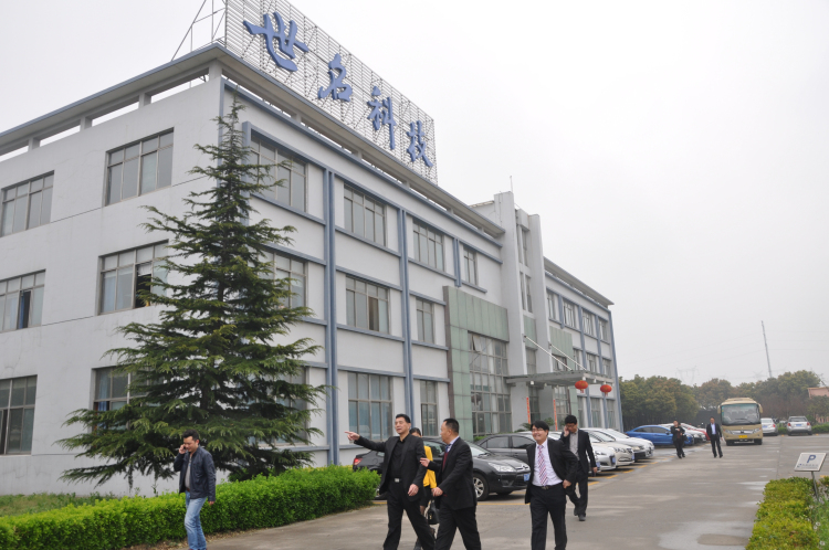 3参观荣誉会长吕仕铭企业——苏州世名科技股份有限公司.jpg