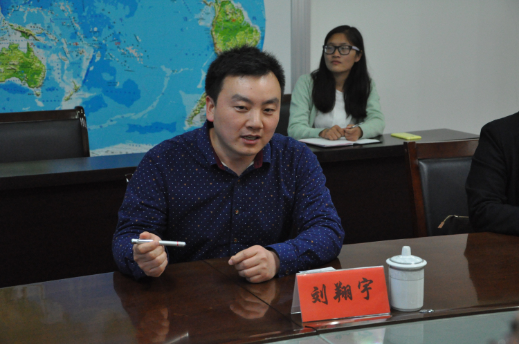 3刘翔宇副主任介绍园区情况.jpg 3刘翔宇副主任介绍园区情况.jpg