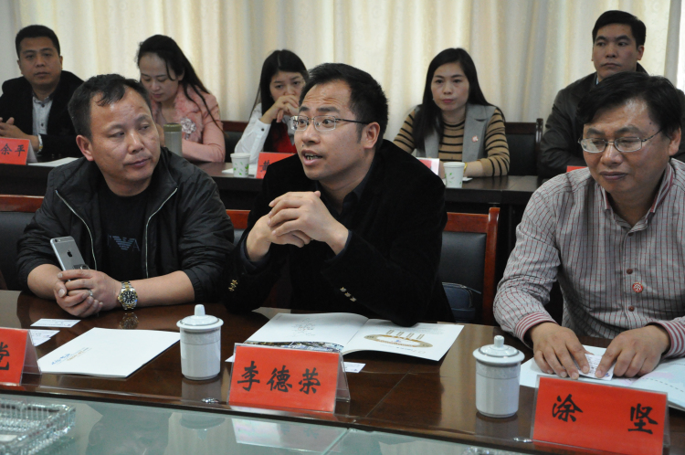 4李德荣代表商会发言.jpg 4李德荣代表商会发言.jpg