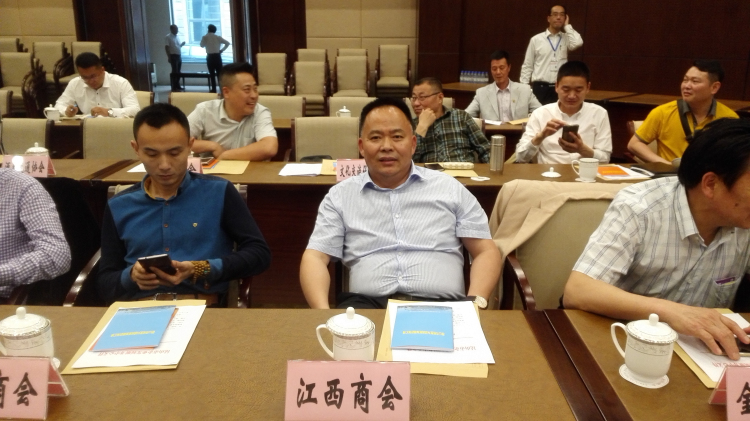 涂海文会长参加座谈会.jpg