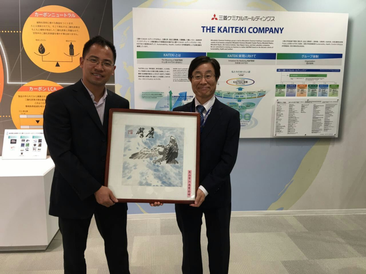 赠送了中国国画作品《雄鹰图》.jpg 赠送了中国国画作品《雄鹰图》.jpg