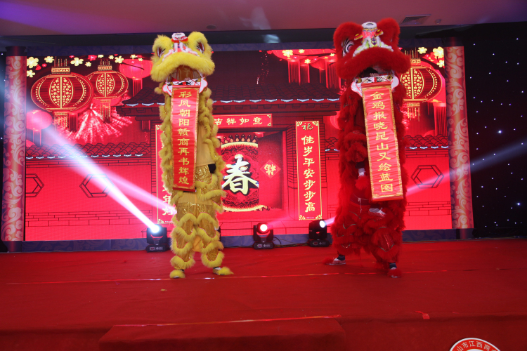 2狮舞狂步展对联.jpg