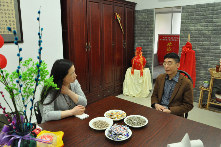 2情切交谈.jpg 2情切交谈.jpg