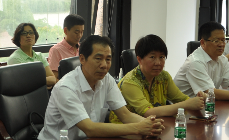 2参加座谈会的市工商联(总商会)领导.png 2参加座谈会的市工商联(总商会)领导.png