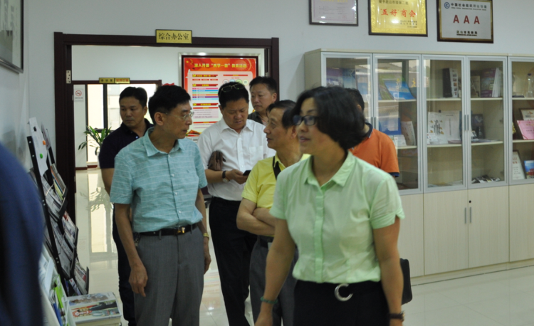 3与会人员参观.png 3与会人员参观.png