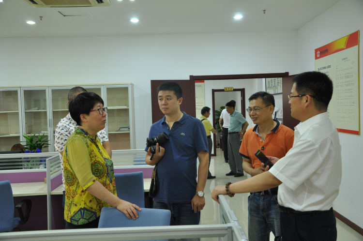 5参观交流.jpg 5参观交流.jpg