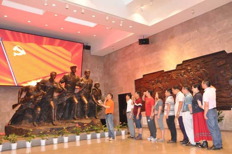 1重温入党誓言.jpg 1重温入党誓言.jpg