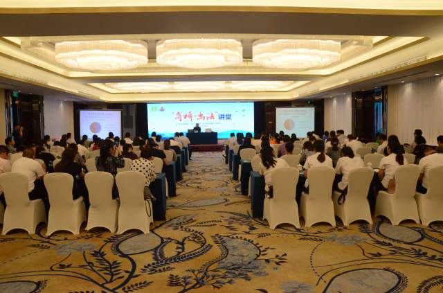 4讲座现场.jpg
