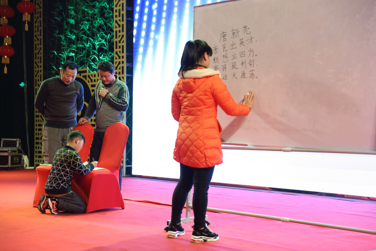 18小学生创作力现场展示.jpg 18小学生创作力现场展示.jpg