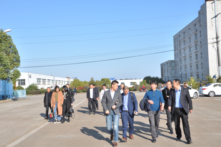 5参观厂区.jpg