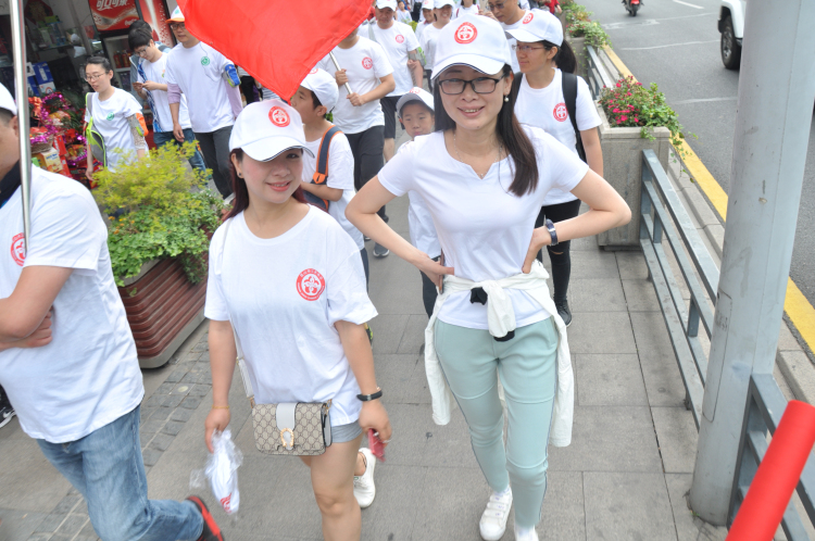 4快乐徒步.jpg 4快乐徒步.jpg