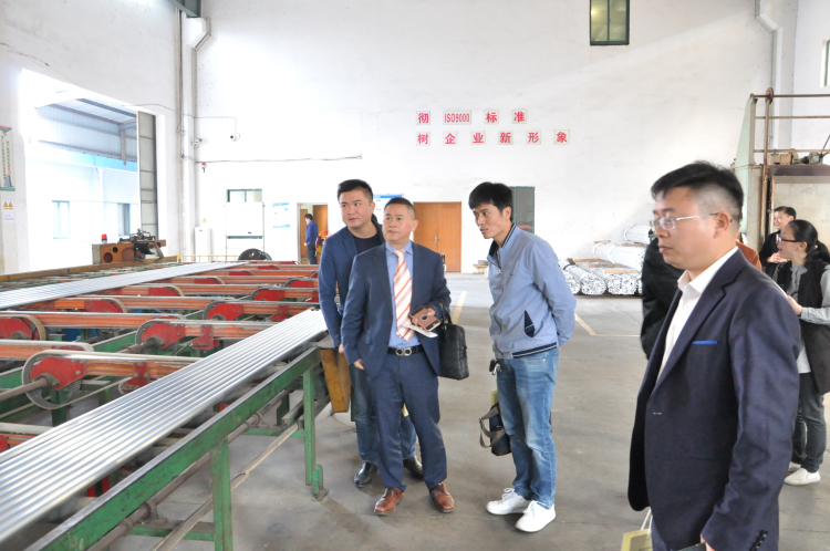 9参观长发铝业.jpg