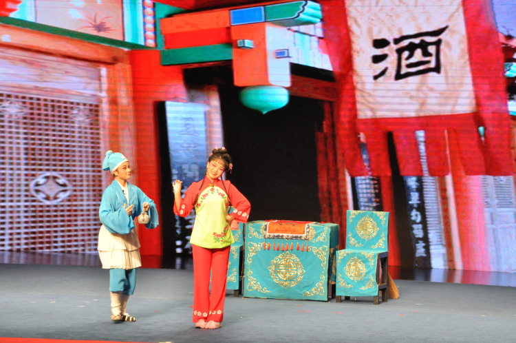 4《孙成打酒》剧照.jpg 4《孙成打酒》剧照.jpg