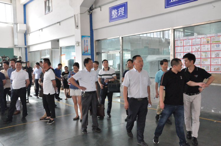 7在益延精密参观.jpg