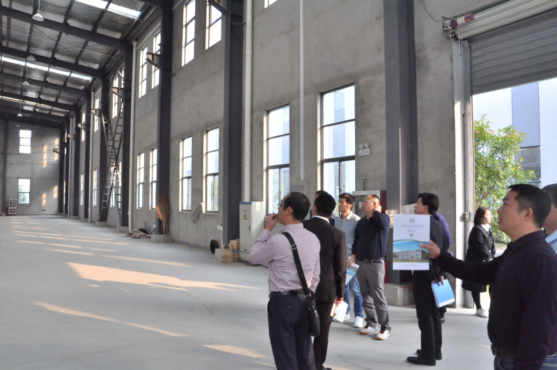 5实地参观中节能产业园厂房.jpg 5实地参观中节能产业园厂房.jpg