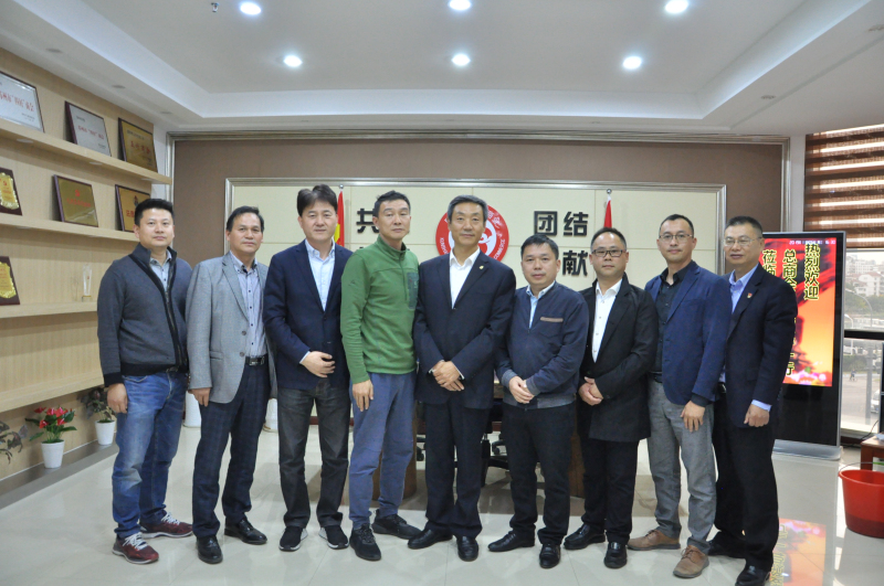 6与会人员合影.jpg 6与会人员合影.jpg