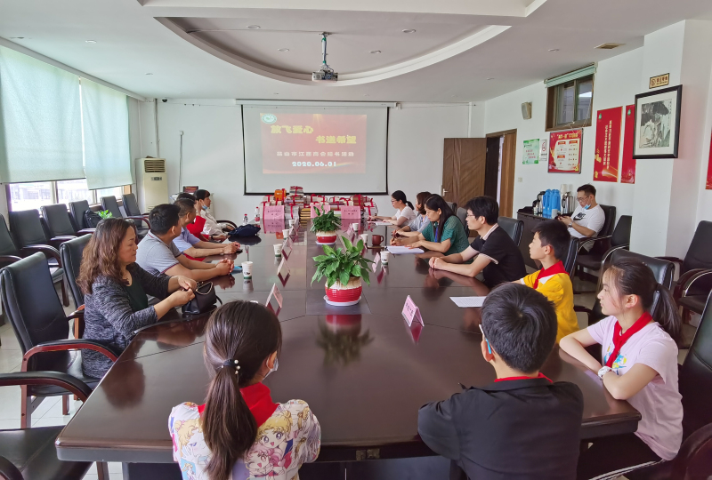 1赠阅现场.jpg 1赠阅现场.jpg