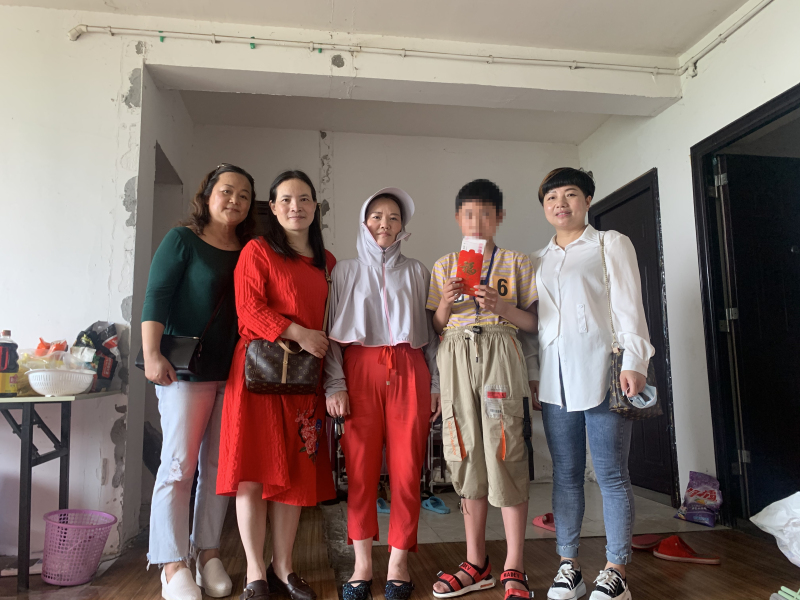 8看望重疾儿童_副本.jpg 8看望重疾儿童_副本.jpg