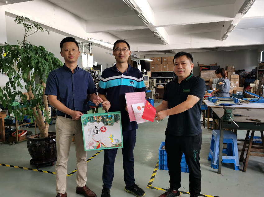 2王洪明.jpg 2王洪明.jpg