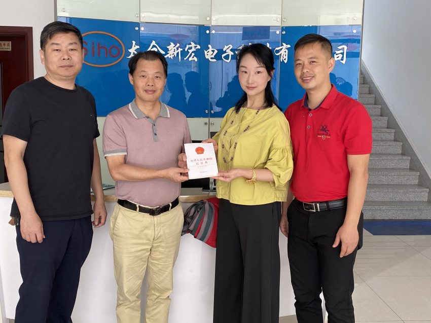 5邓佩华.jpg 5邓佩华.jpg