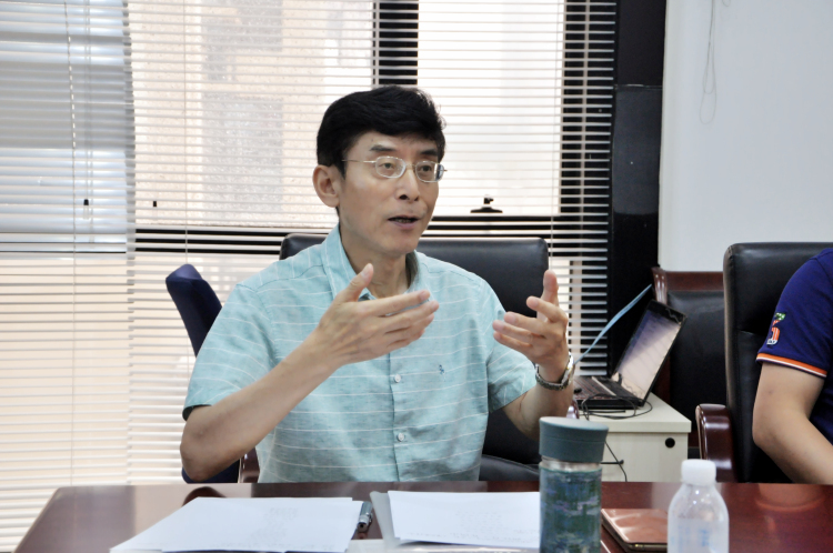 3指导朗诵.jpg 3指导朗诵.jpg