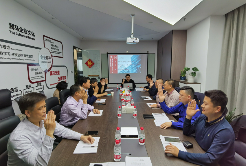 4举手表决.jpg 4举手表决.jpg