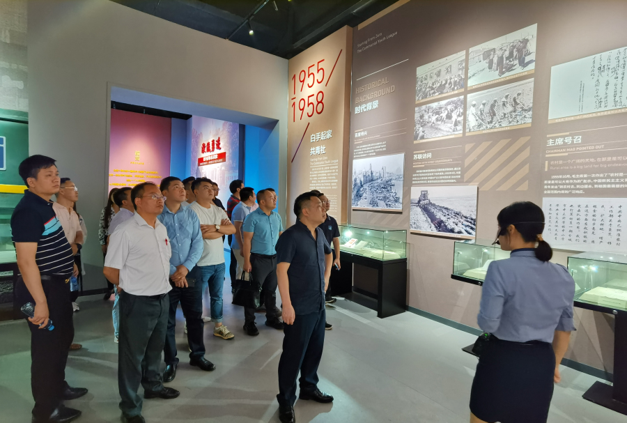 7参观共青城市博物馆.jpg 7参观共青城市博物馆.jpg