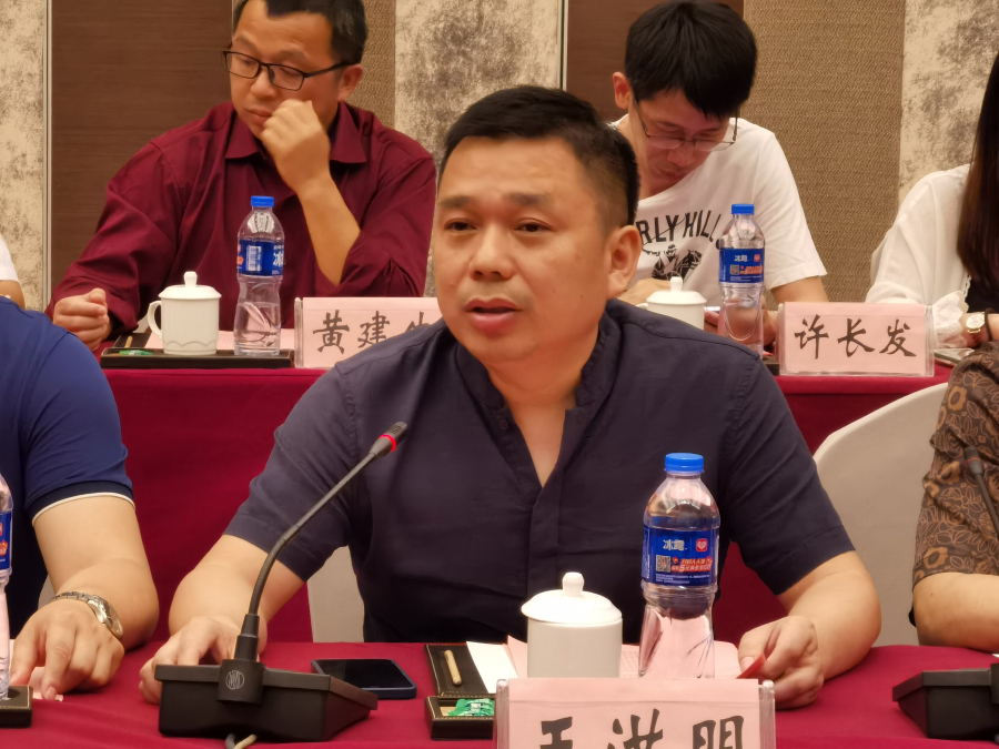 13会长王洪明讲话.jpg 13会长王洪明讲话.jpg