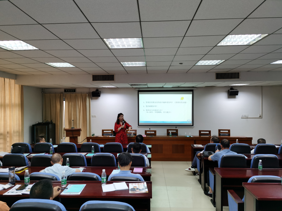讲座现场.jpg 讲座现场.jpg