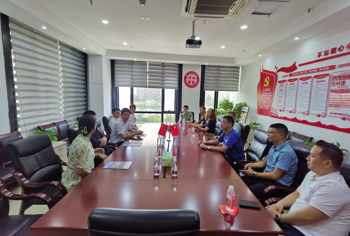 2座谈现场.jpg 2座谈现场.jpg