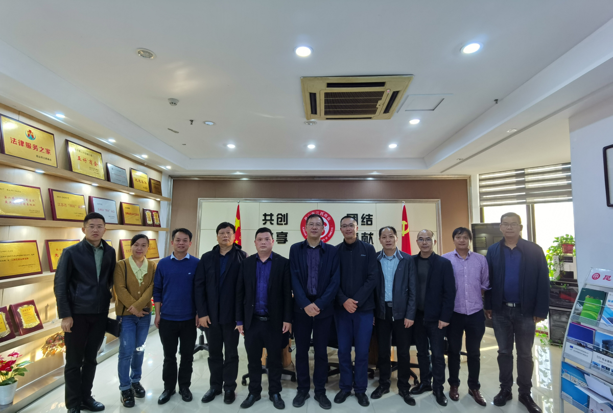 4合影.jpg