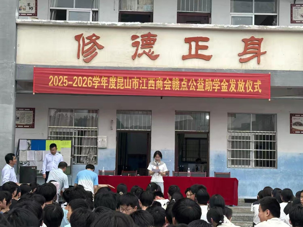 4学生代表发言.jpg 4学生代表发言.jpg